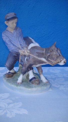 Royal Copenhagen figurine 772 Boy with calf