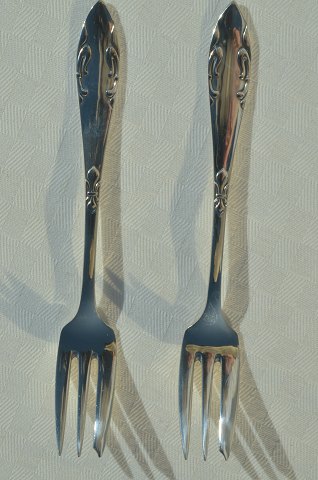 Danish silver cutlery  Delt lilje Pastry fork