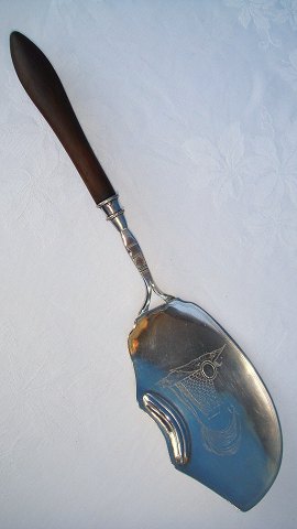 Fish serving spoon