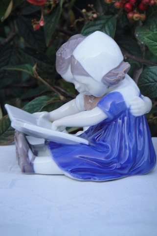 Bing & Grondahl figurine Reading children
