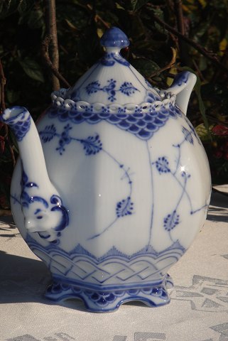 Royal Copenhagen Blue fluted full lace Tea pot 1118