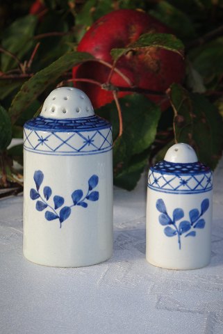 Aluminia faience Blue Tranquebar Salt and pepper pot