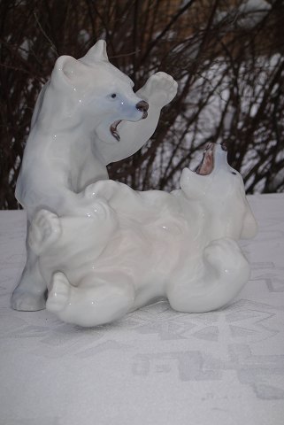 Royal Copenhagen figurine 1107 Polar Bears