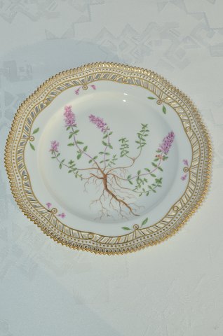 Royal Copenhagen Flora Danica Plate 3554