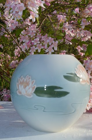 Bing & Grøndahl Vase 6412 med åkander