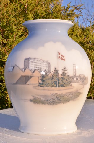 Royal Copenhagen  Vase 5079