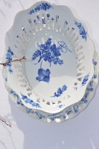 Royal Copenhagen  Blue flower curved   Fruit basket with dish   
