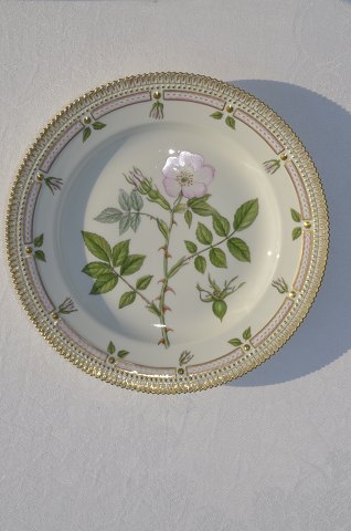 Royal Copenhagen Flora Danica Plate 3549