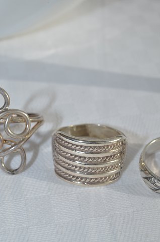 Various finger rings made of silver