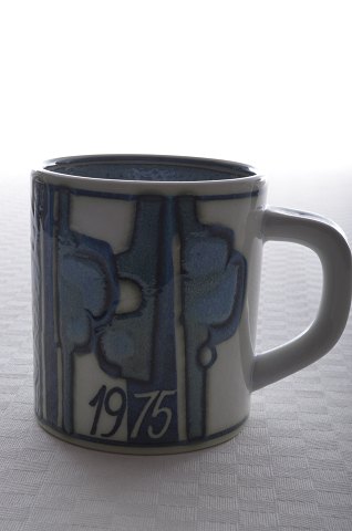 Royal Copenhagen Small Annual mug 1975