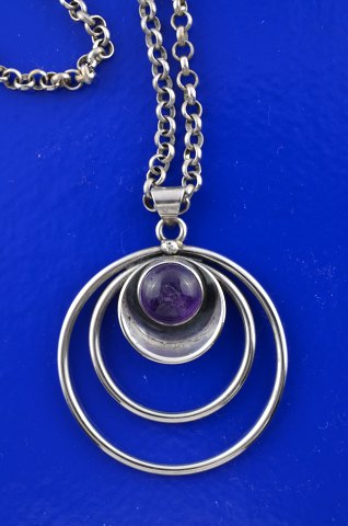 Necklace with amethyst