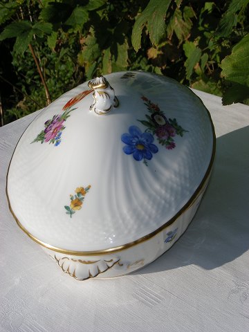 Royal Copenhagen  Leight Saxon Flower, Vegetable dish 1702