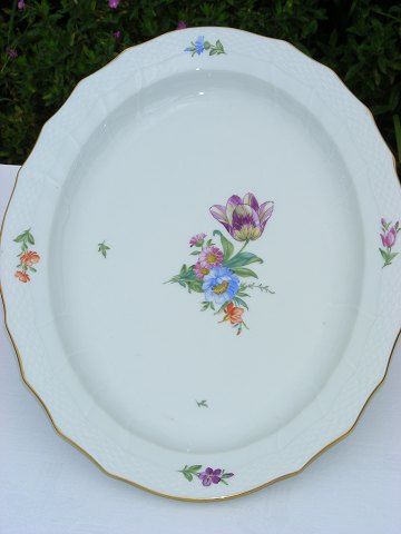 Royal Copenhagen porcelain, Leight Saxon Flower Serving dish 1556