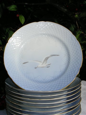 Bing & Grondahl  Seagull with gold          Plate # 28