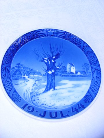 Royal Copenhagen porcelain. Christmas plate from 1944